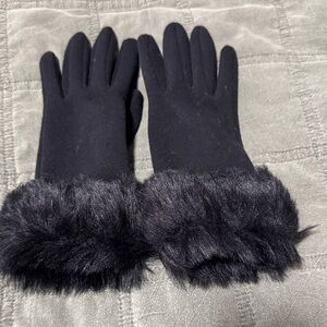 Elegant Black Fur-Trimmed Gloves